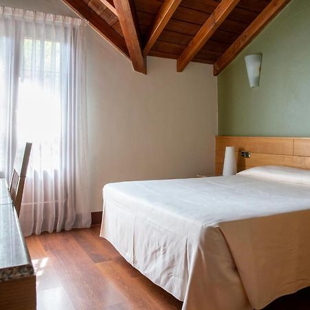 Adeko Hotel Баракалдо Екстериор снимка