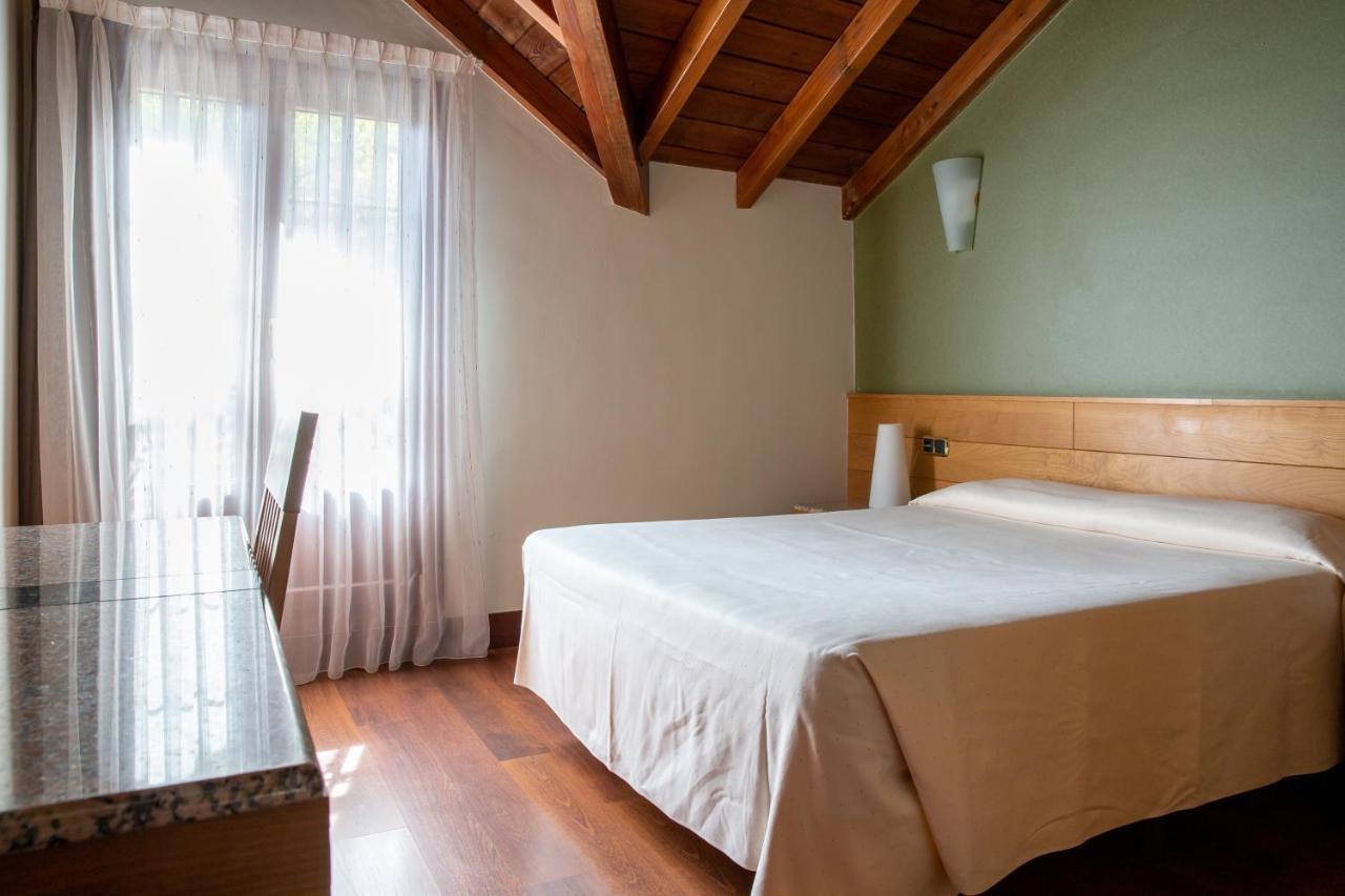 Adeko Hotel Баракалдо Екстериор снимка