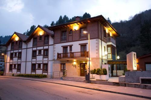 Adeko Hotel Баракалдо Екстериор снимка